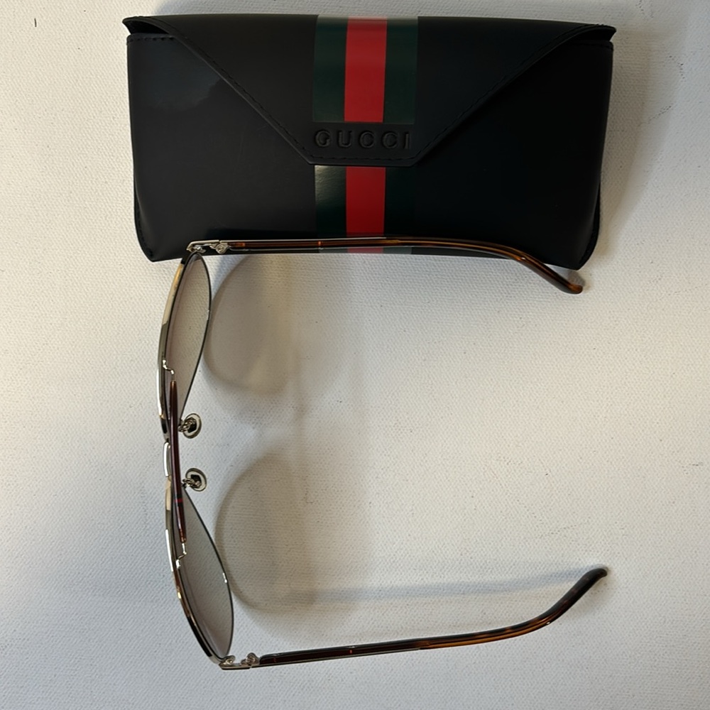 COPY - Shelly Drop Gucci Sunglasses with Case - Picture 5 of 8
